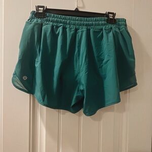 Lululemon Hotty Hot shorts green size 10 tall